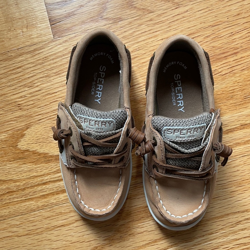 Sperry size 9
